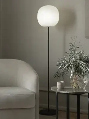 New Works Lantern Medium stojací lampa výška 150cm Poslední Šance