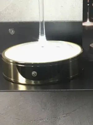 Cenová Bomba Knikerboker Bevici Su! USB stolní lampa, zlatá