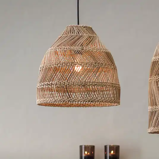PR Home Venkovní závěsná lampa Maja, ratan, Ø 36 cm, zástrčka, IP44 Zlevněný