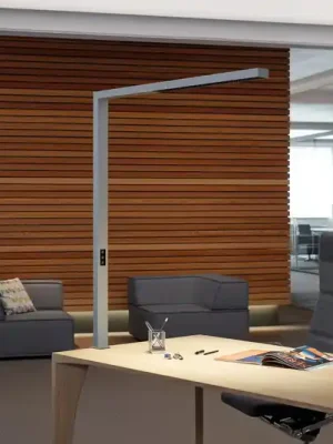 LED stolní lampa MAULsirius, stříbrná, stmívatelná, CCT, svěrná patice Nakupujte Hned