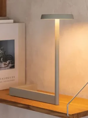 Vibia Flat LED stolní lampa výška 30 cm zelená L1 Kup Teď