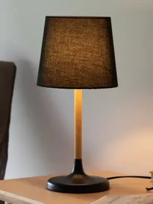 Stolní lampa Nima s černým látkovým stínidlem Must-Have