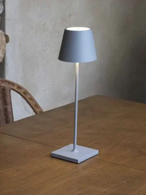 Objednat Nyní LED stolní lampa Toc s USB nabíječkou, IP54, šedá
