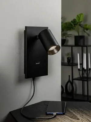 Arcchio bodovka Brinja, černé, kovové, USB-C, vypínač Cenově Výhodný