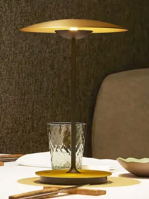 Aktuální MARSET LED stolní lampa Ginger, hliník, mosaz, stmívatelné.