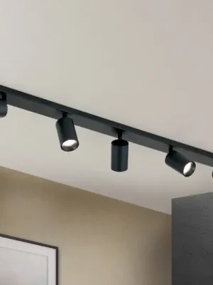 Objednat Nyní Stropní bodové svítidlo Sean, černé, hliníkové, délka 100 cm, GU10