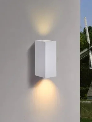 Venkovní nástěnné svítidlo Prios Tetje, bílé, hranaté, 16 cm Originální