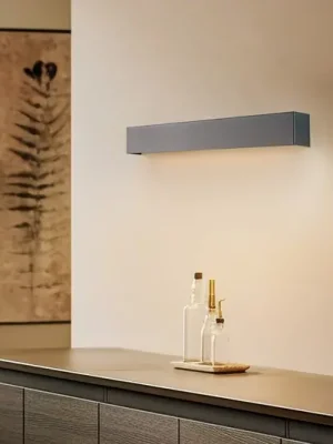 Aktuální Nástěnné světlo Straight S, 62 cm, grafit