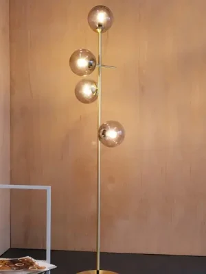 Dyberg Larsen Como stojací lampa, 4 světla, mosaz Nová Kolekce