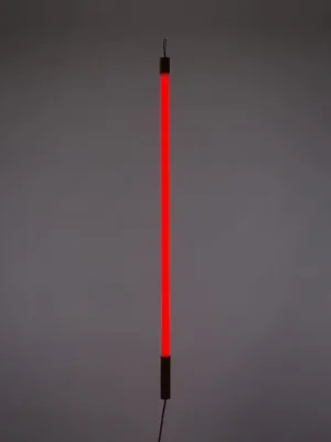 Originální SELETTI LED světlo Linea, červené, dřevěné detaily, univerzální