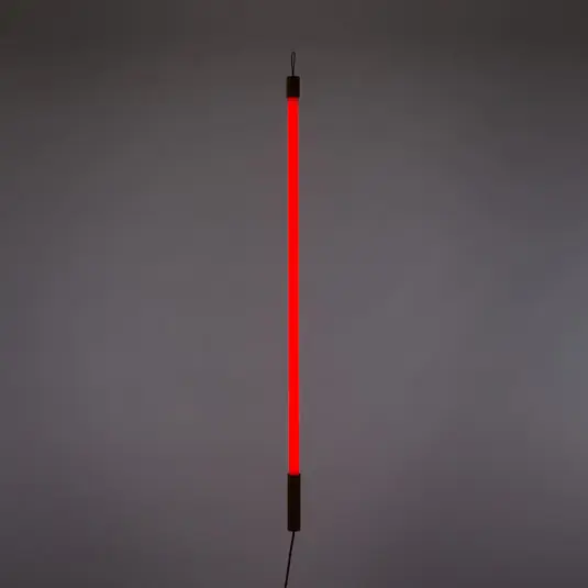 Originální SELETTI LED světlo Linea, červené, dřevěné detaily, univerzální