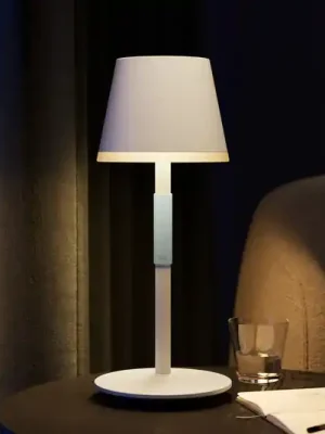 Ověřený Philips Hue Go LED stolní lampa se stínidlem, bílá