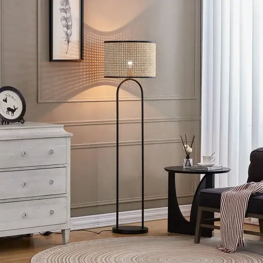 Stojací lampa Lindby Yaelle, výška 146 cm, ratan, černá, E27 Novinka