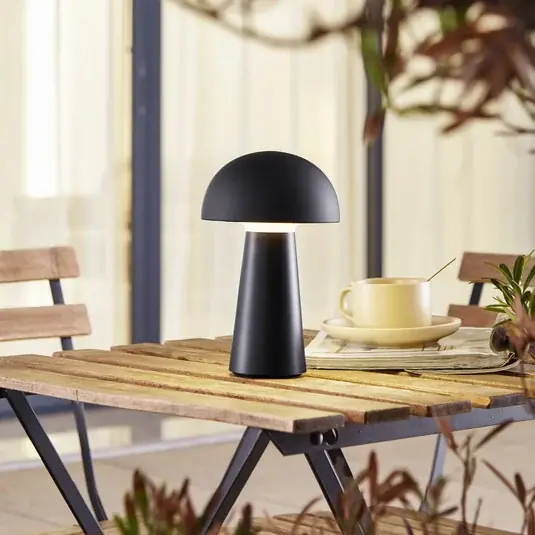 Značkový Nabíjecí stolní lampa Lindby Zyre LED, černá, IP44, dotykový stmívač