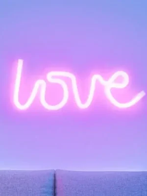 Levný LED nástěnné svítidlo Neon Love, USB