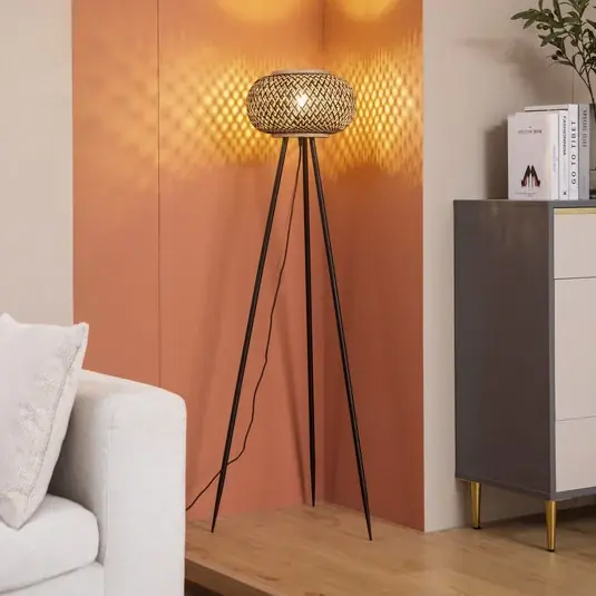 Nakupujte Hned Stojací lampa Lindby Nerys, černá, bambus, Ø 31,5 cm, trojnožka
