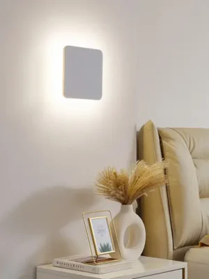 Horká Nabídka Nástěnné LED svítidlo Lucande Elrik, bílé, výška 22 cm, kovové