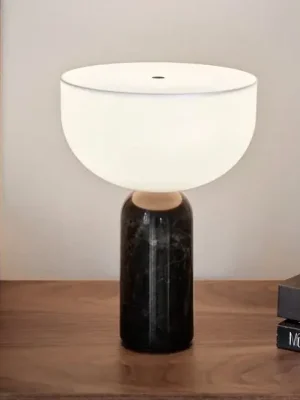 New Works Kizu dobíjecí stolní lampa černá Ihned K Objednání