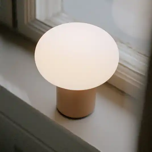 Jen Po Omezenou Doba Nová dobíjecí lampa Works Karl-Johan, okrově žlutá, IP65
