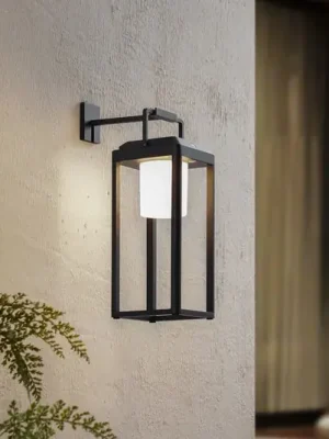 Tovární Cena Lucande LED solární nástěnné svítidlo Tilena, hranaté, černé, hliník