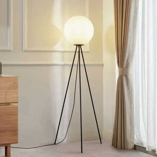 Odeslání Ihned Stojací lampa Lucande Kestralia, bílá, sklo, Ø 35 cm, E27