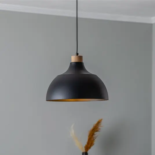 Envostar závěsné světlo Kaitt, černé, Ø 34 cm, dřevěný detail Speciální Cena