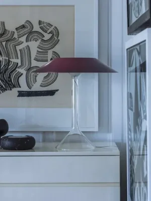 Foscarini LED stolní lampa Chapeaux M, tmavě červená Hit Sezóny