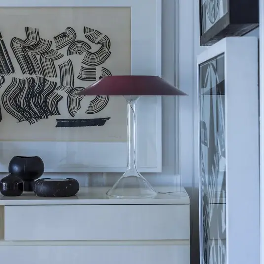 Foscarini LED stolní lampa Chapeaux M, tmavě červená Hit Sezóny