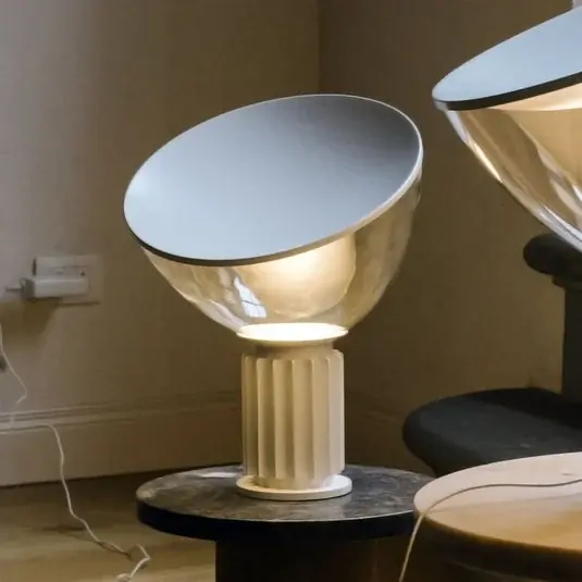 Finální Výprodej Malá stolní LED lampa FLOS Taccia, bílá