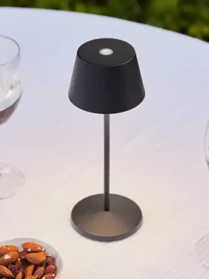 Objednat Nyní LOOM DESIGN LED stolní lampa na baterie Modi Micro, IP65, černá