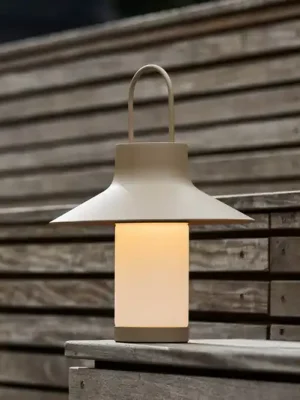 Objednat Nyní LOOM DESIGN LED stolní lampa na baterie Shadow Large, béžová, IP65