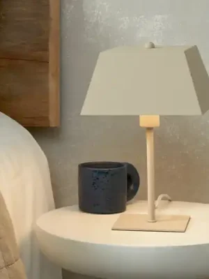 IT‘S ABOUT ROMI Stolní lampa Perth, písková Cenová Bomba