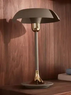 AYTM stolní lampa Cycnus, taupe, železo, výška 48 cm, E27 Zlevněný