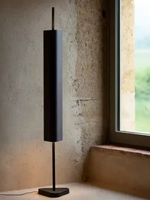 FLOS LED stojací lampa Emi, tmavě červená, stmívatelné, výška 170 cm Cenová Bomba