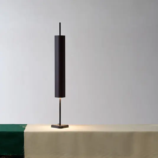 FLOS LED stolní lampa Emi, tmavě červená, stmívatelné, výška 114 cm Kup Teď