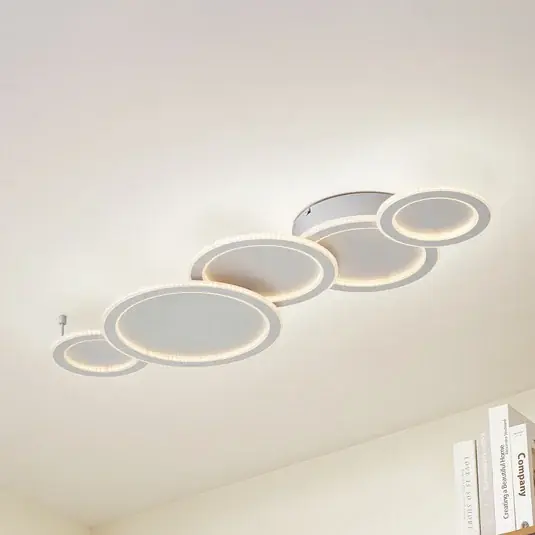 Stropní svítidlo Lucande LED Diala, bílé, kov, 96 cm Hit Sezóny