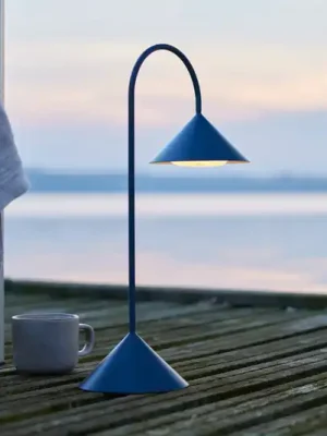 Dokud Zásoby Vydrží FRANDSEN LED stolní lampa na baterie Grasp, petrol, 47 cm, kov