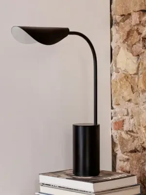 Objednat Nyní Stolní lampa Liggera, černá, ocel, výška 27,9 cm