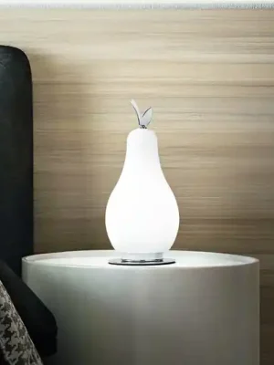 Stolní lampa Wilma LED, mosazná/bílá, ve tvaru žárovky, stmívatelná Ihned K Objednání