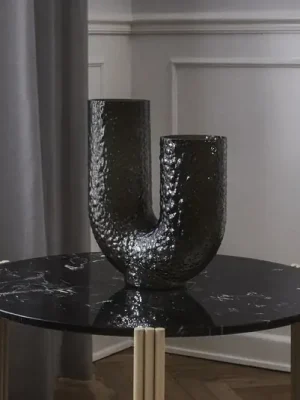 AYTM Váza Arura, černá, výška 40 cm, šířka 34 cm, sklo Objednat Nyní