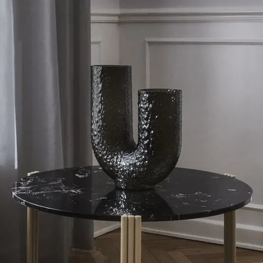 AYTM Váza Arura, černá, výška 40 cm, šířka 34 cm, sklo Objednat Nyní