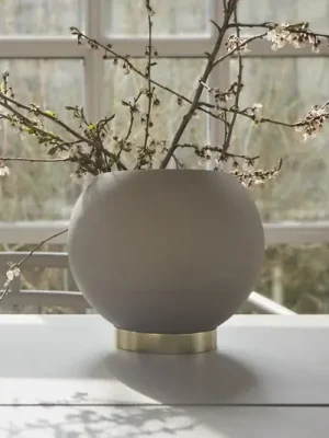 AYTM květináč Globe, Ø 17 cm, šedohnědý, hliník, ocel Cenově Výhodný