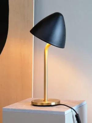 Stolní lampa Dyberg Larsen Oulu, černá/mosaz, výška 47 cm Omezená Nabídka
