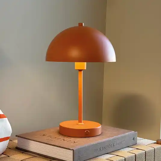Nabíjecí stolní lampa Dyberg Larsen Stockholm, terakota Speciální Cena