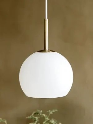 Bezpečná Platba FRANDSEN Kulové závěsné svítidlo, opálová bílá, Ø 18 cm, sklo