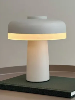 Nejlepší Cena Dyberg Larsen LED dobíjecí stolní lampa Porter, bílá, výška 16 cm