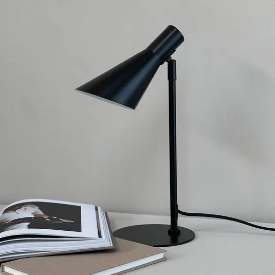 Cenový Hit Dyberg Larsen stolní lampa DL12, černá, výška 39,5 cm, kov