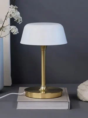 Stolní lampa Dyberg Larsen Valencia, bílá/mosaz, výška 30 cm Značkový