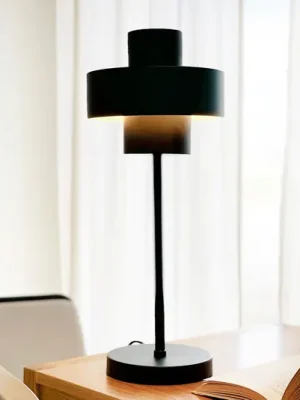 Dyberg Larsen stolní lampa Stoke, černá, výška 49,5 cm Oblíbený