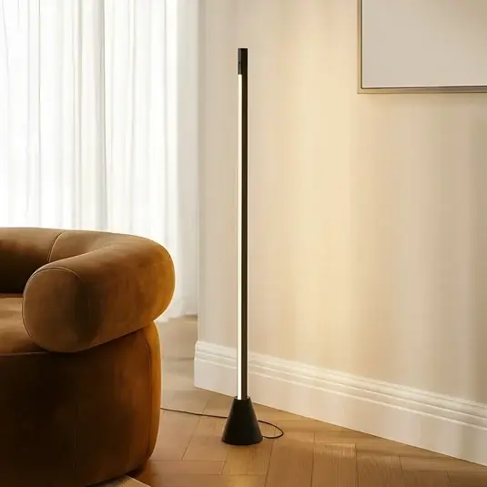 Stojací lampa Lucande LED Linija, černá, výška 110 cm, senzor Akční Cena